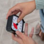 Anwendungsbild 1: Time Timer® Pocket schwarz in der Hand, Einstellung der Zeit