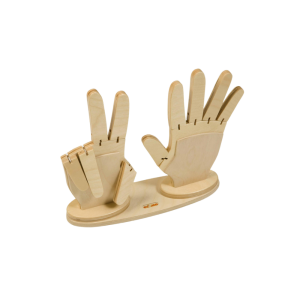 Abbildung von zwei hölzernen Händen auf einem Holzsockel mit 10 biegbaren Fingern