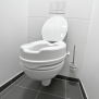 Toilettensitzerhöhung mit Deckel geschlossen