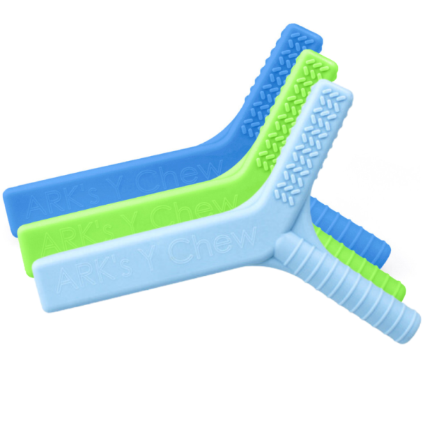 Anwendungsbild: Kind beißt auf grünen ARK Y-Chew