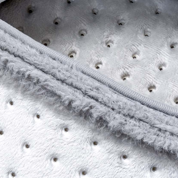 Detailaufnahme 2: Struktur des weichen Innenstoffs mit Lüftungsöffnungen