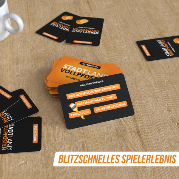 Anwendungsbild 1: Stadt Land Vollpfosten® Kartenspiel Classic Edition für drei bis sechs Spieler.