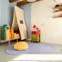 Momentaufnahme 2: Stapelstein® Mat light violet ausgerollt im Schlafzimmer.